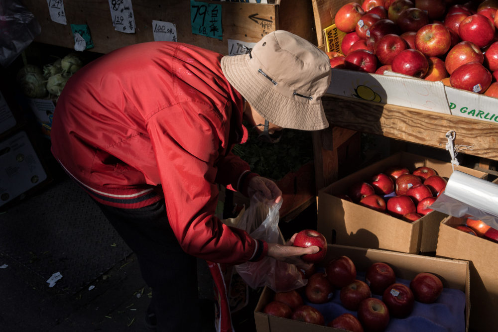 Old Woman and Apples, Chinatown